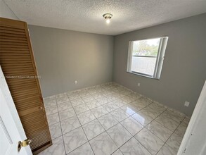 2721 NW 23rd Ct in Miami, FL - Building Photo - Building Photo