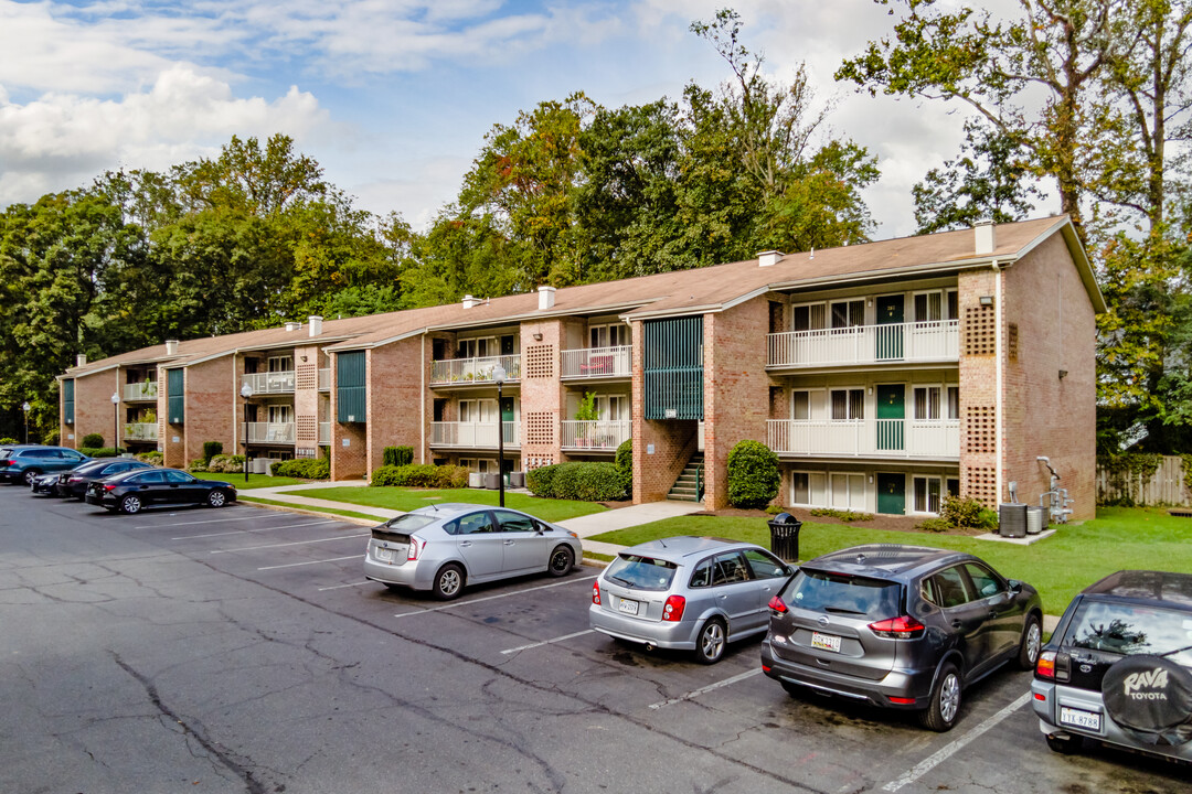 Vienna Park in Vienna, VA - Building Photo