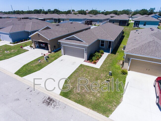 3169 Whispering Trails Ave in Winter Haven, FL - Foto de edificio - Building Photo