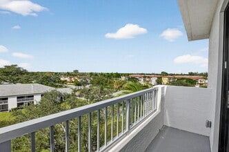 350 W Hidden Valley Blvd in Boca Raton, FL - Building Photo - Building Photo