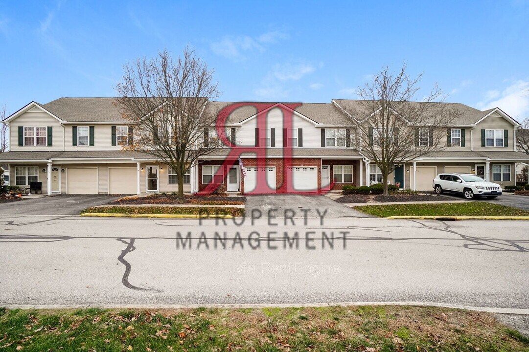 106 Portrait Cir in Pickerington, OH - Foto de edificio