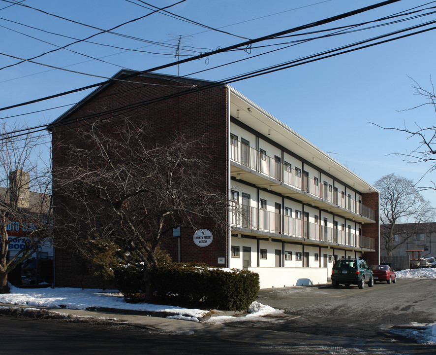 73 Liberty St in Stamford, CT - Building Photo