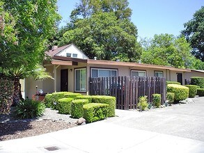 1204-1218 Morgan St in Santa Rosa, CA - Foto de edificio - Building Photo