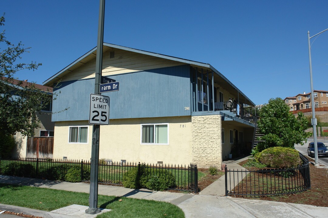 781 Farm Dr in San Jose, CA - Building Photo