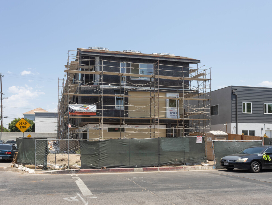 10859 Hartsook St in North Hollywood, CA - Building Photo