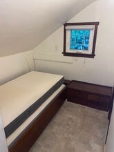 2900 W Riverside Dr in Burbank, CA - Building Photo - Building Photo