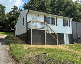 1934 Massachusetts Ave in Knoxville, TN - Building Photo