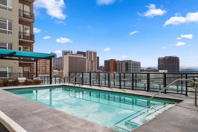 Arapahoe Square Apartments in Denver, CO - Foto de edificio - Building Photo