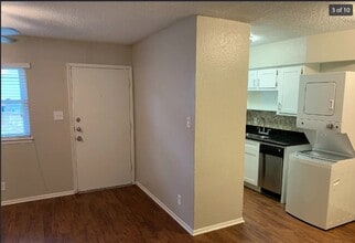 2401 Manor Rd, Unit 134 in Austin, TX - Building Photo - Building Photo