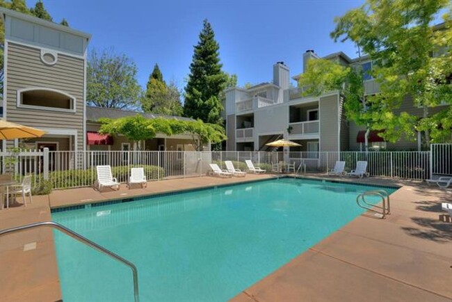 250 Santa Fe Terrace in Sunnyvale, CA - Building Photo - Building Photo