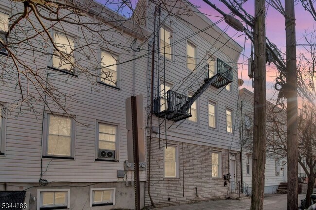 29 Edison St in Bloomfield, NJ - Building Photo - Building Photo