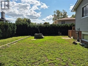 608 Winchester Crescent in Sarnia, ON - Building Photo - Building Photo