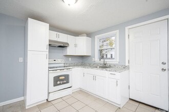 77 Chester St in Springfield, MA - Building Photo - Building Photo