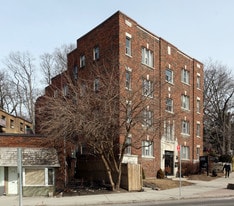 2422 Queen St in Toronto, ON - Building Photo