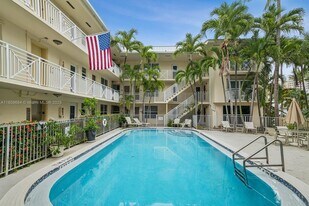 255 Sunrise Dr in Key Biscayne, FL - Building Photo