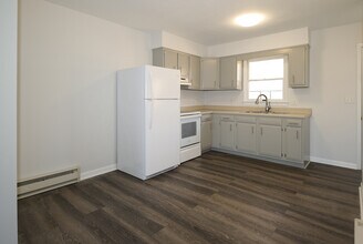 327 Strouse Ave in State College, PA - Building Photo - Building Photo