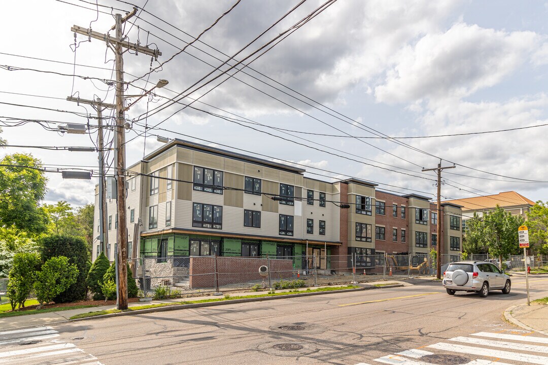 21 Lexington St in Newton, MA - Building Photo
