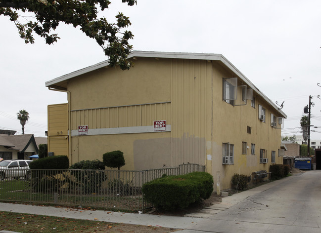 1119 N Mayfair Ave in Anaheim, CA - Foto de edificio - Building Photo