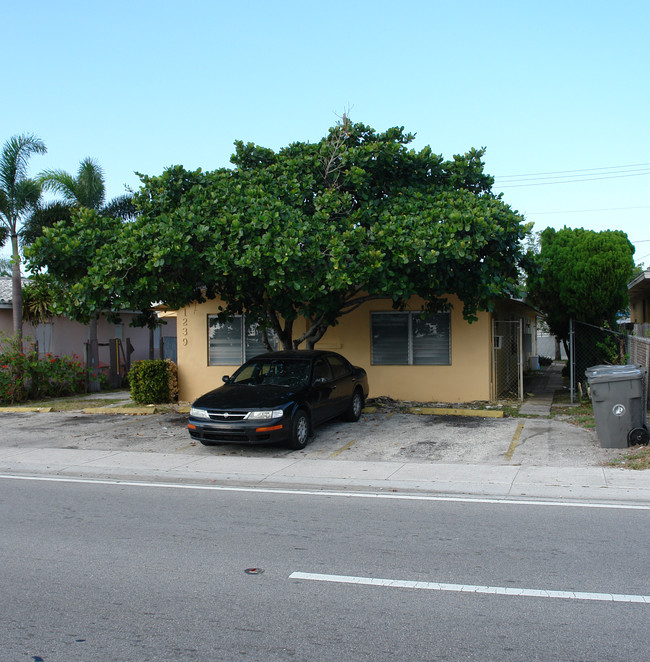 1239 NE 15th Ave in Fort Lauderdale, FL - Building Photo - Building Photo