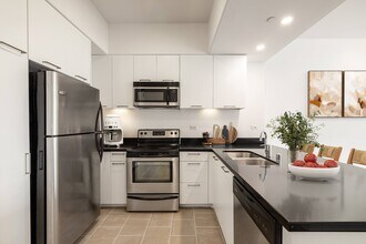 The Americana at Brand Luxury Apartments in Glendale, CA - Foto de edificio - Building Photo