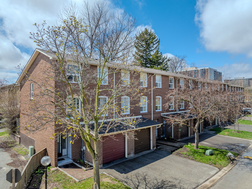 Eden Park Estates in Brampton, ON - Building Photo