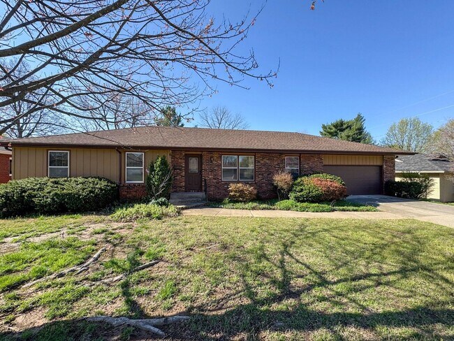 2238 E Raynell St in Springfield, MO - Building Photo - Building Photo