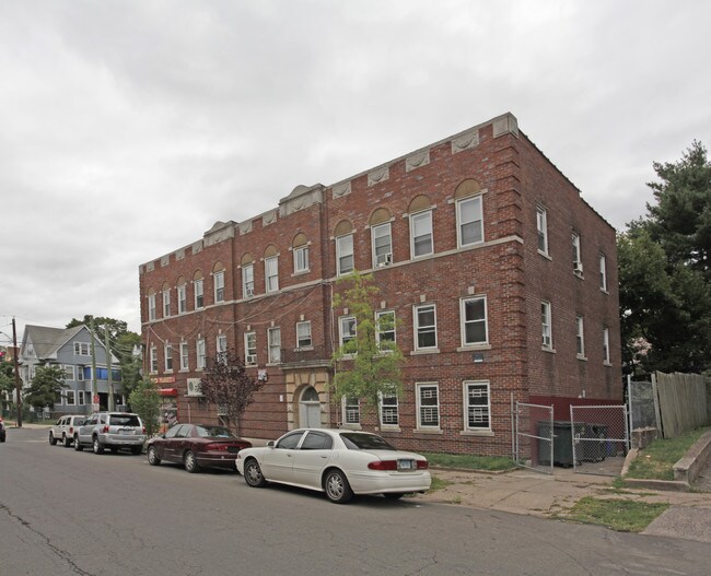 1613 Chapel St in New Haven, CT - Building Photo - Building Photo