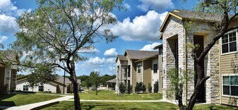 Bailey Square in Cuero, TX - Building Photo