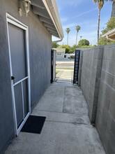 23348 Mobile St in West Hills, CA - Foto de edificio - Building Photo