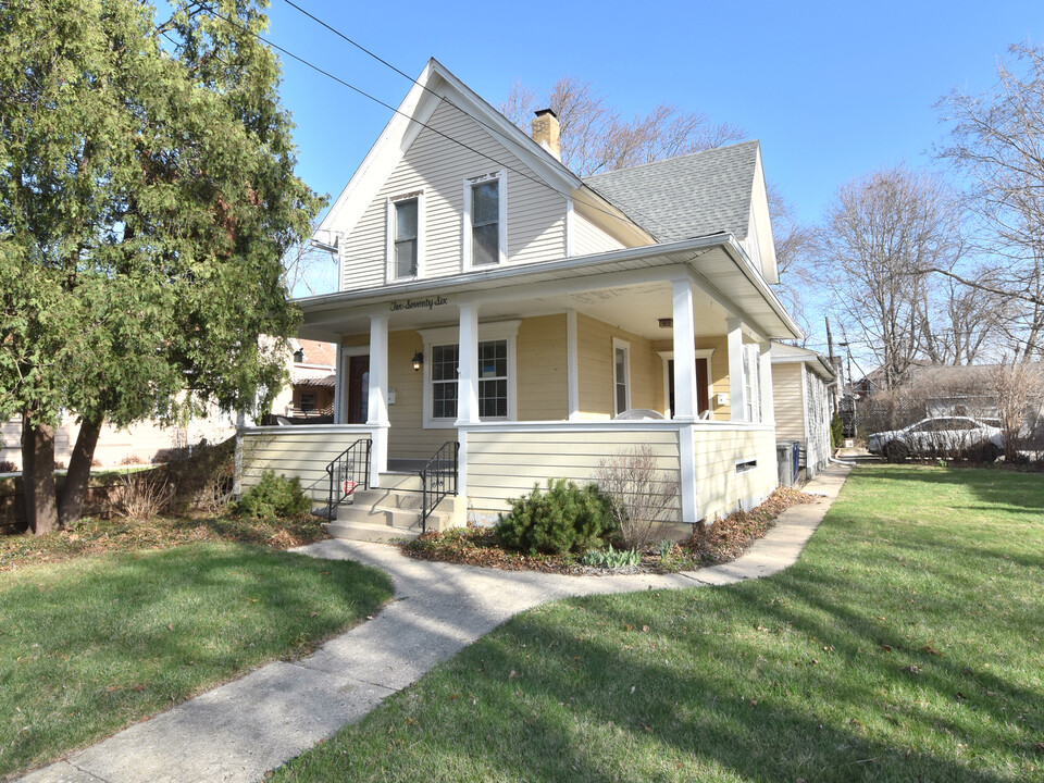 276 Morgan St in Elgin, IL - Foto de edificio
