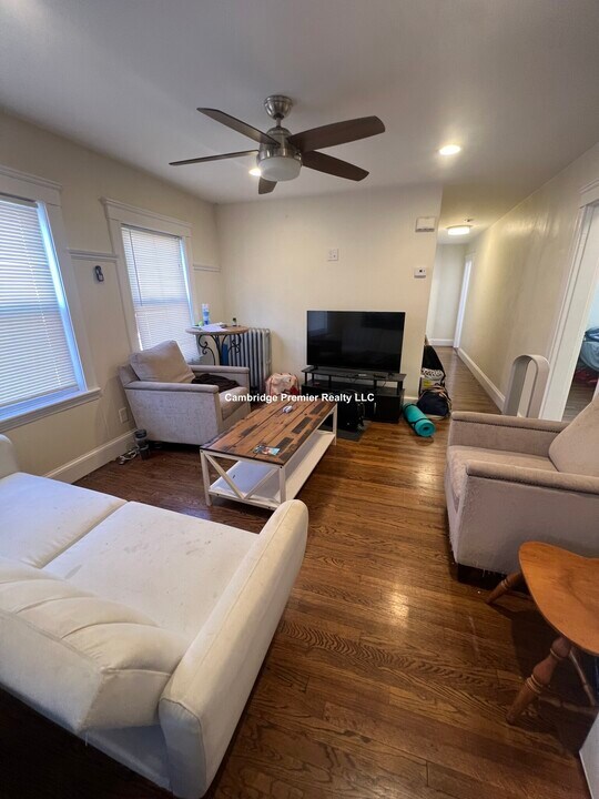 117 Burget Ave, Unit 1 in Medford, MA - Building Photo