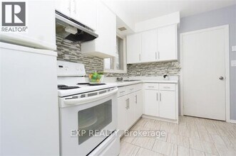 358 Adelaide Ave E in Oshawa, ON - Building Photo - Building Photo