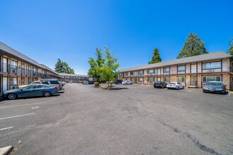 The Peaks in Redding, CA - Building Photo - Building Photo