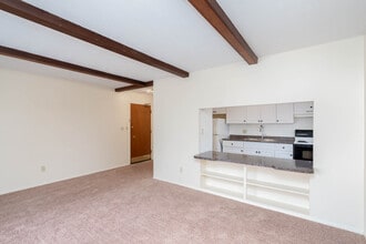 Surrey Park Apartments in Hudson, OH - Building Photo - Interior Photo