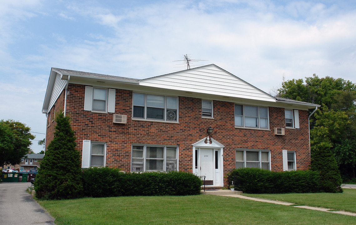 234 Evergreen Pky in Crystal Lake, IL - Foto de edificio