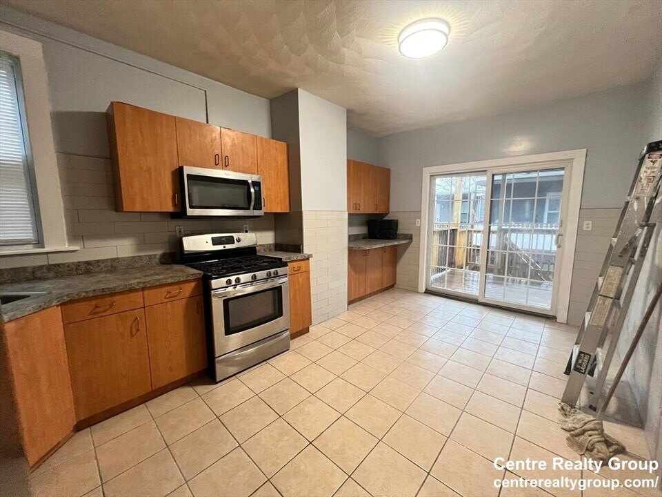 67 Morris St in Boston, MA - Building Photo