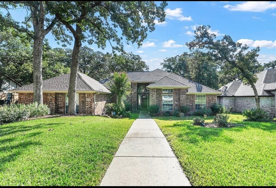 1817 Christy Ct in Fort Worth, TX - Foto de edificio