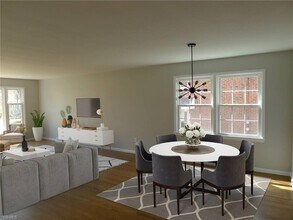 3006 Warrensville Center Rd-Unit -UP in Shaker Heights, OH - Foto de edificio - Building Photo
