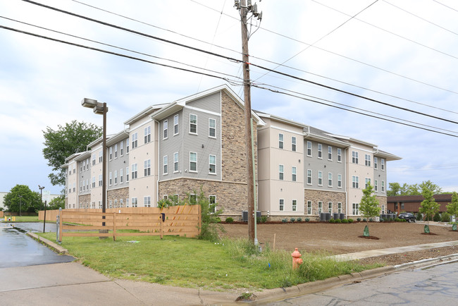 Laurel Green in Columbus, OH - Building Photo - Building Photo