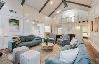 5135 Westerham Pl in Houston, TX - Building Photo - Building Photo