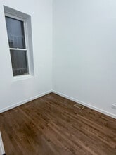 8714 S Commercial Ave in Chicago, IL - Foto de edificio - Building Photo