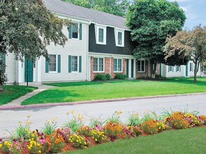 The Life at Edgewater Landing in Columbus, OH - Foto de edificio - Building Photo