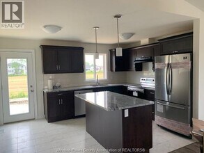 1070 Icewater Ave in Windsor, ON - Building Photo - Building Photo