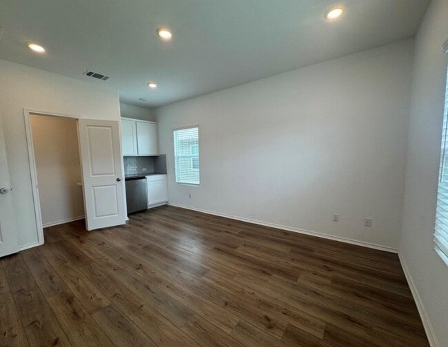 208 Otter Rd in Kyle, TX - Building Photo - Building Photo