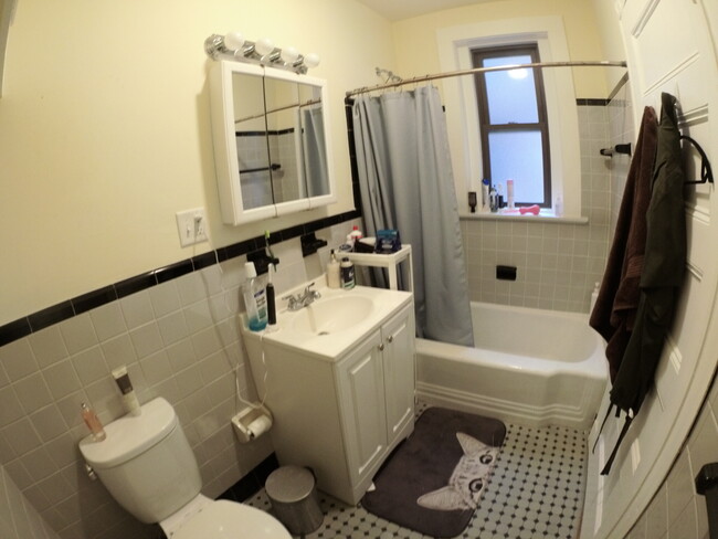 1490 Beacon St, Unit 31 in Brookline, MA - Building Photo - Building Photo