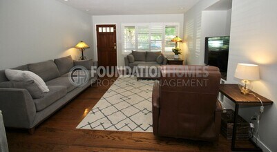 304 Las Flores Ave in San Rafael, CA - Building Photo - Building Photo