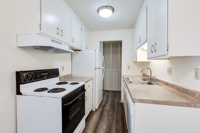 Apache Manor Apartments