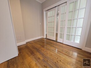 East 18th Street in New York, NY - Foto de edificio - Building Photo