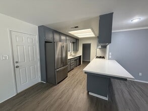 7909 Weldon Ave in Bakersfield, CA - Building Photo - Building Photo