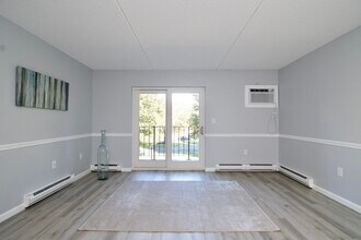 22 Maple Crest Cir in Holyoke, MA - Building Photo - Building Photo